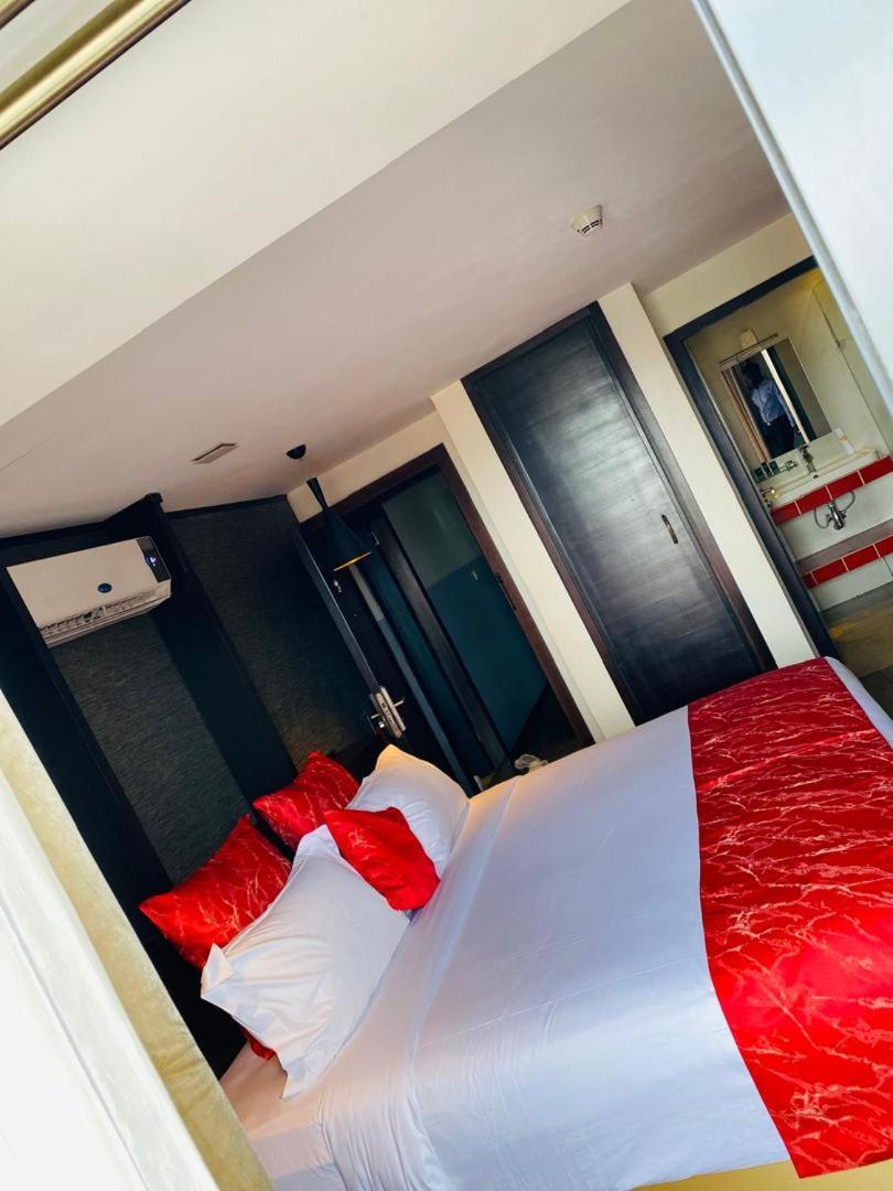 Boun'S Hotel Яунде Экстерьер фото